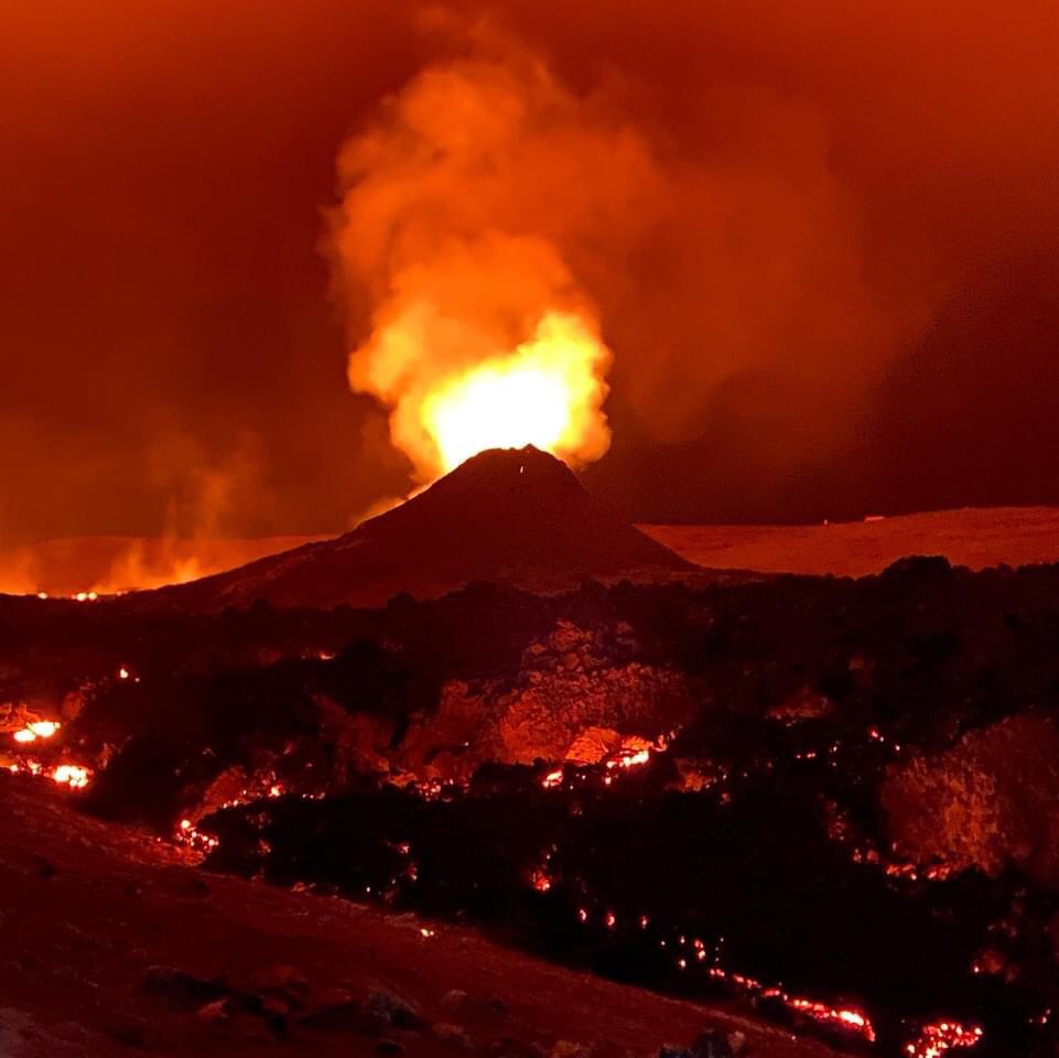 Watch the final moments of brave Bob, the volcano webcam
