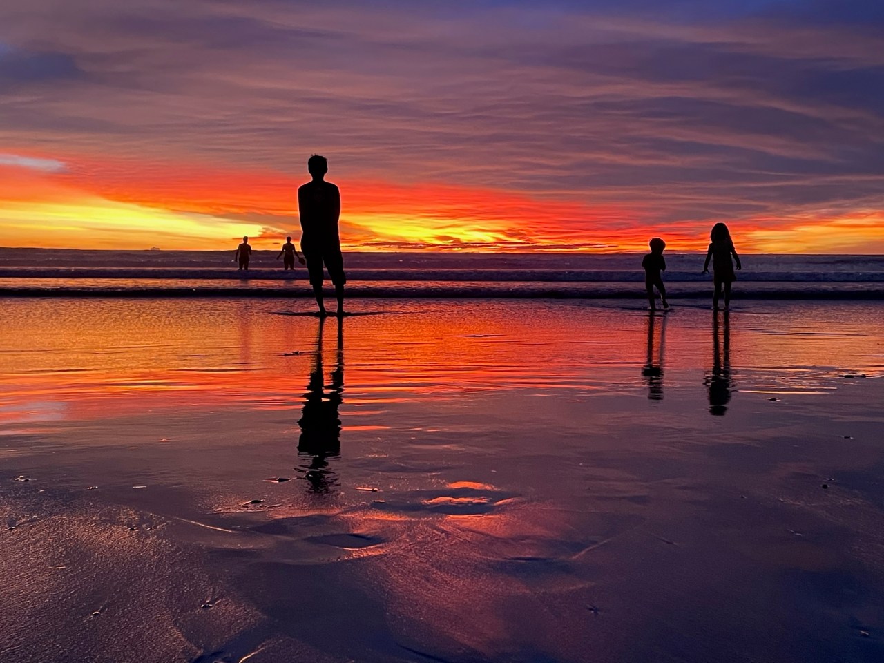 Breathtaking sunset on Bali’s Seminyak Beach – after&nbsp;clear-up