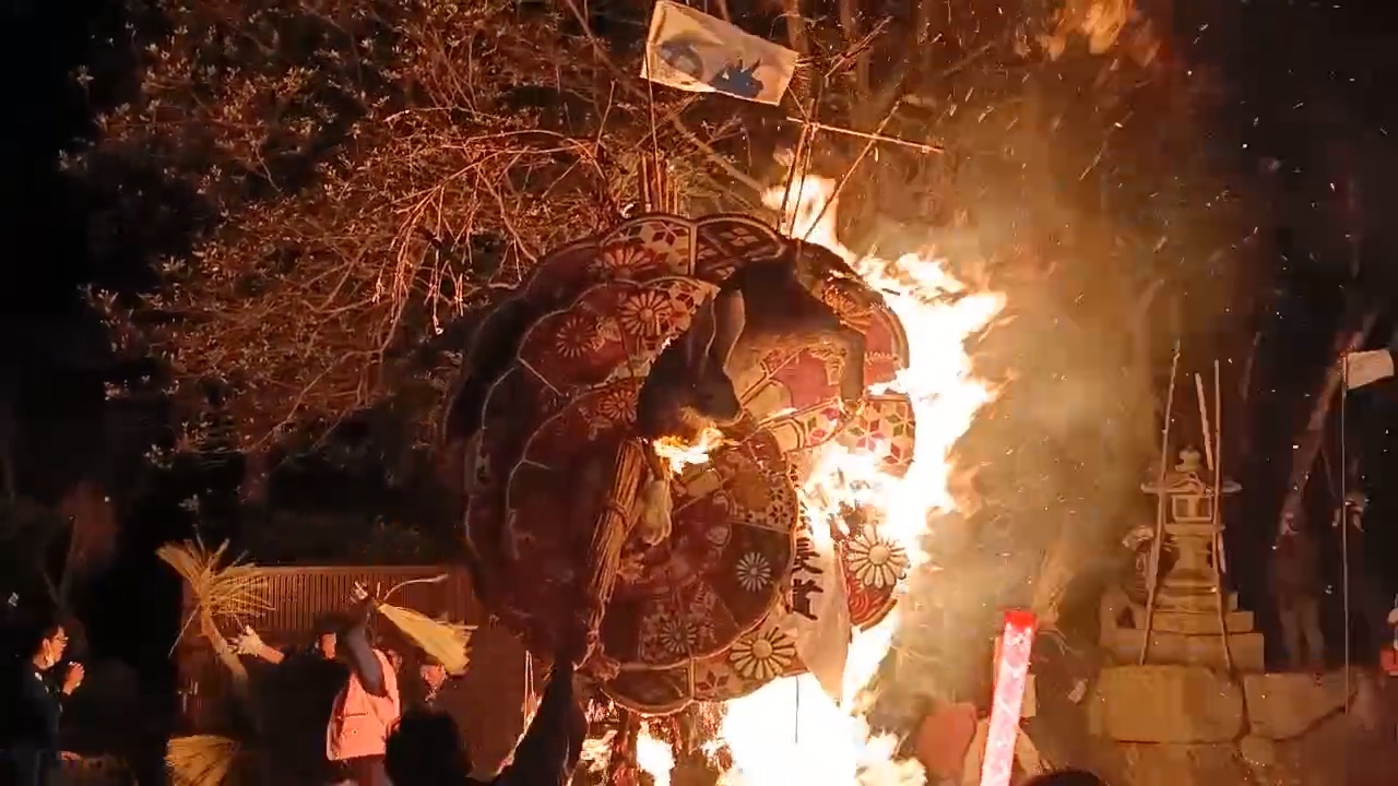 Fiery finale to spectacular Spring Sagicho festival in&nbsp;Japan